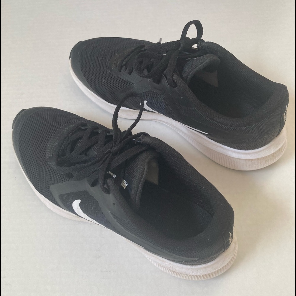 Nike downshifter 5Y running shoes for boys
